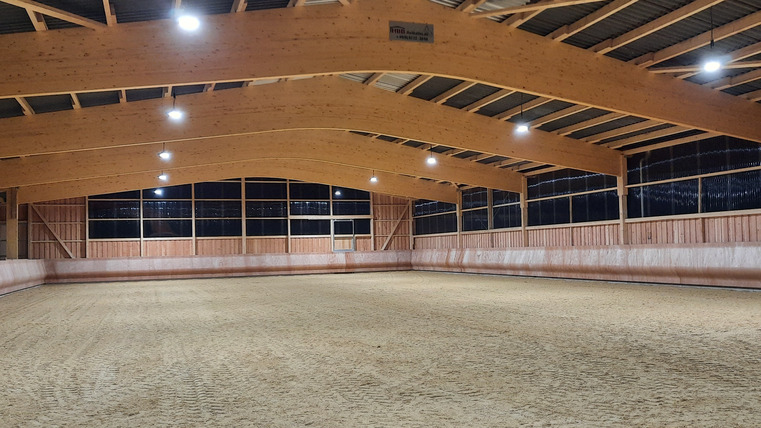 Reithalle bei Nacht